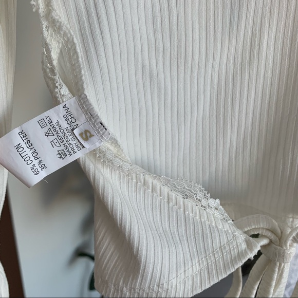 Lace Trim Open Back Long Sleeve - Picture 3 of 3